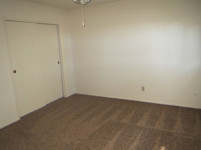 Building Photo - Clovis location, near schools, shopping & more!