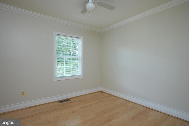 Building Photo - 124 Barnsfield Ct