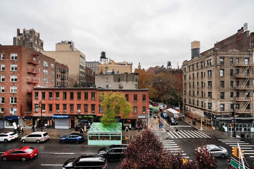 Building Photo - 101 W 11th St