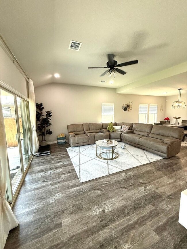 Building Photo - Spacious 4BR4B with Flex Room & OverSized Patio in Aubrey ArrowBrooke