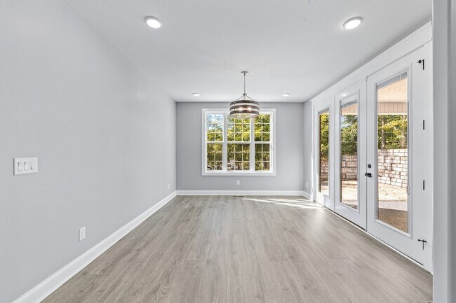 Building Photo - 601 Joyce Ave