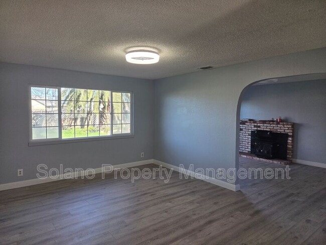 Building Photo - 512 Monterey Dr