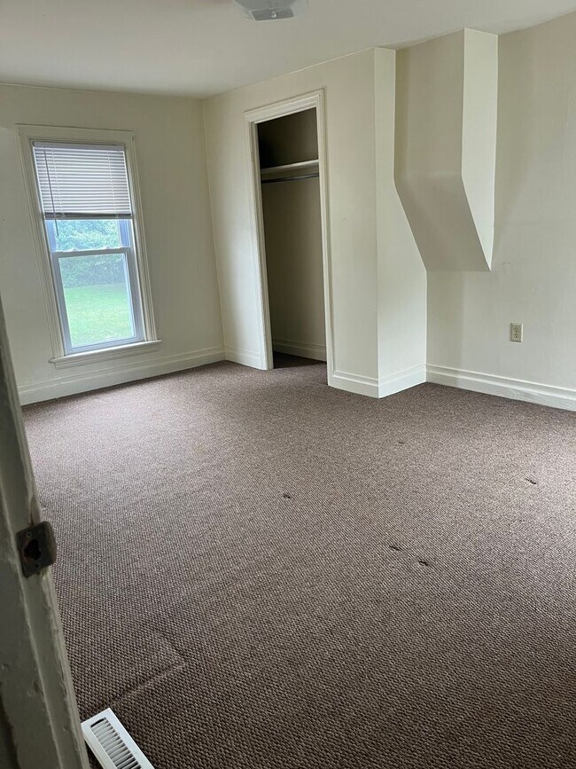 Building Photo - 2-3 Bedroom, 1 Bathroom Detached House in Shippensburg