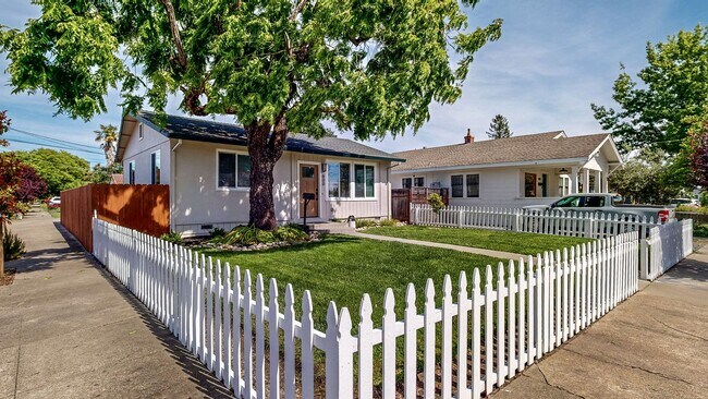 Building Photo - Bright Newly Refurbished Two Bedroom One Bath Single Family Home