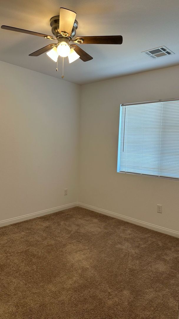 Building Photo - 5 Bedrooms Single Family Home with Granite...