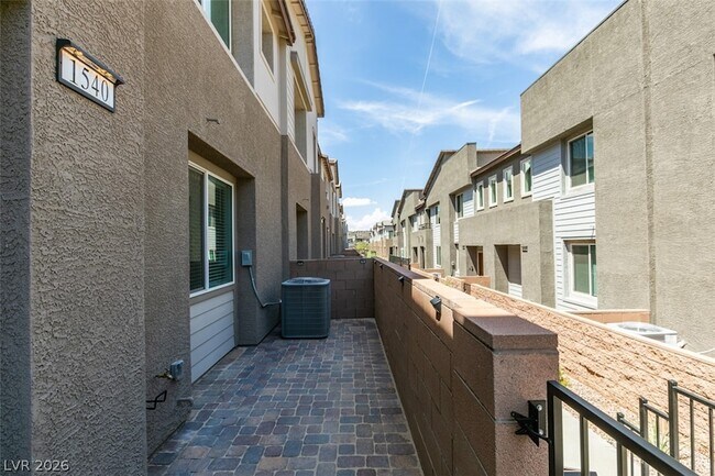 Building Photo - 1540 Maya Xing Ave