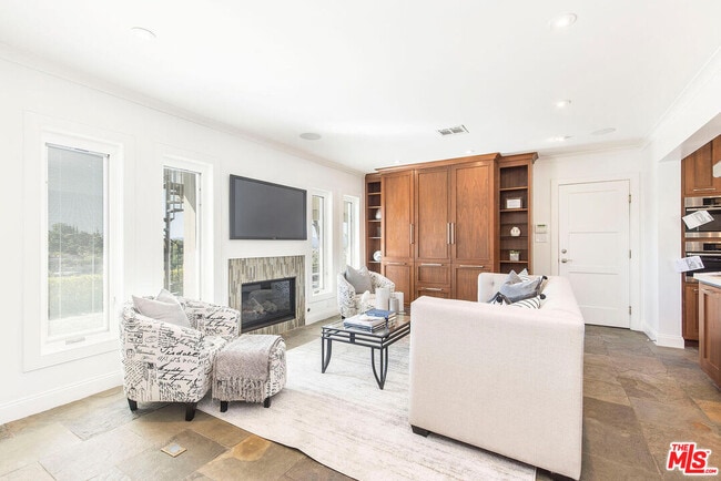 Building Photo - 17108 Oak View Dr