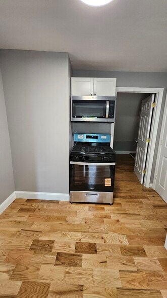 Building Photo - 44 3rd St