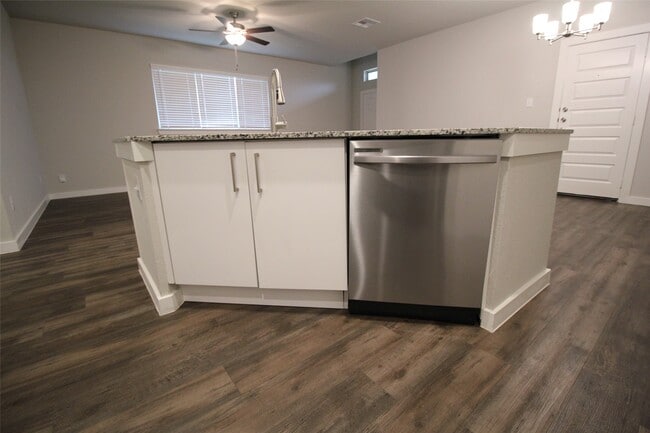 Building Photo - 25504 Starling Ln