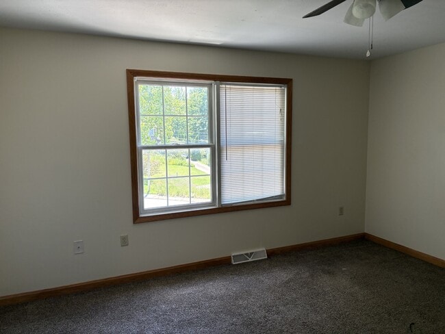 Building Photo - 4165 Pine Ave