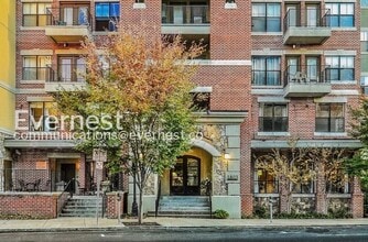 Building Photo - Chic 1 Bed, 1 Bath Condo with Carport/ Available Now!