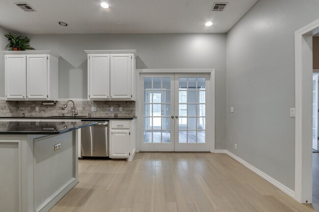 Building Photo - Spacious Retreat with a Park-Like Backyard
