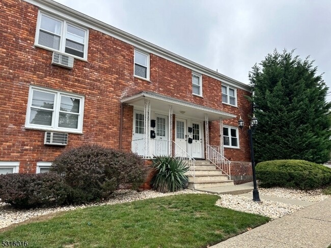 Building Photo - 1 Oak Grove Rd