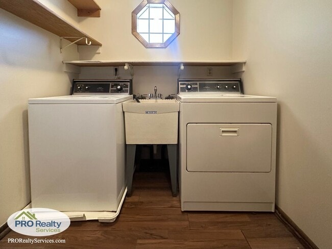 Building Photo - 3 Bedroom Home **Free February Rent with a February 2026 Move In**