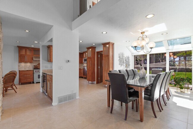 Building Photo - Beautifully Remodeled Execute Home - Parti...