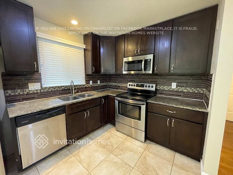 Building Photo - 1802 S 246th Pl