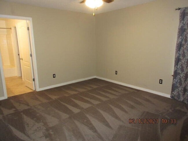 Building Photo - 2025 Catline Cir