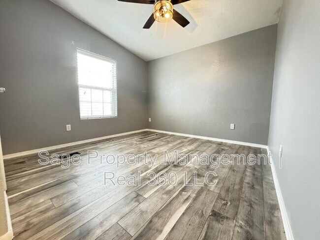 Building Photo - 4879 N Monterey Dr