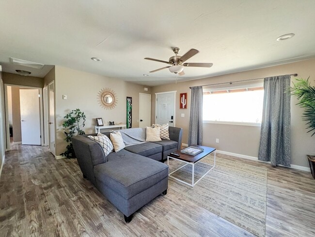 Building Photo - Joshua Tree Home with Desert Views
