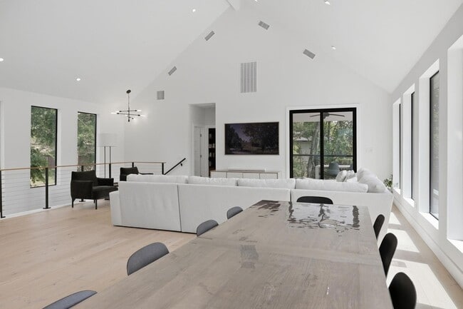 Building Photo - 201 Kahana Ln