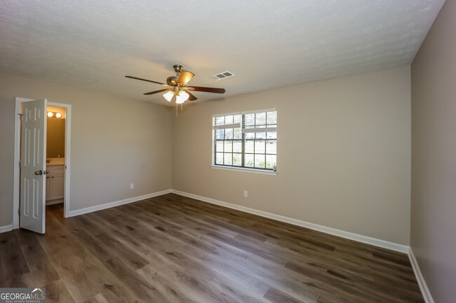 Building Photo - 252 Windemere Way