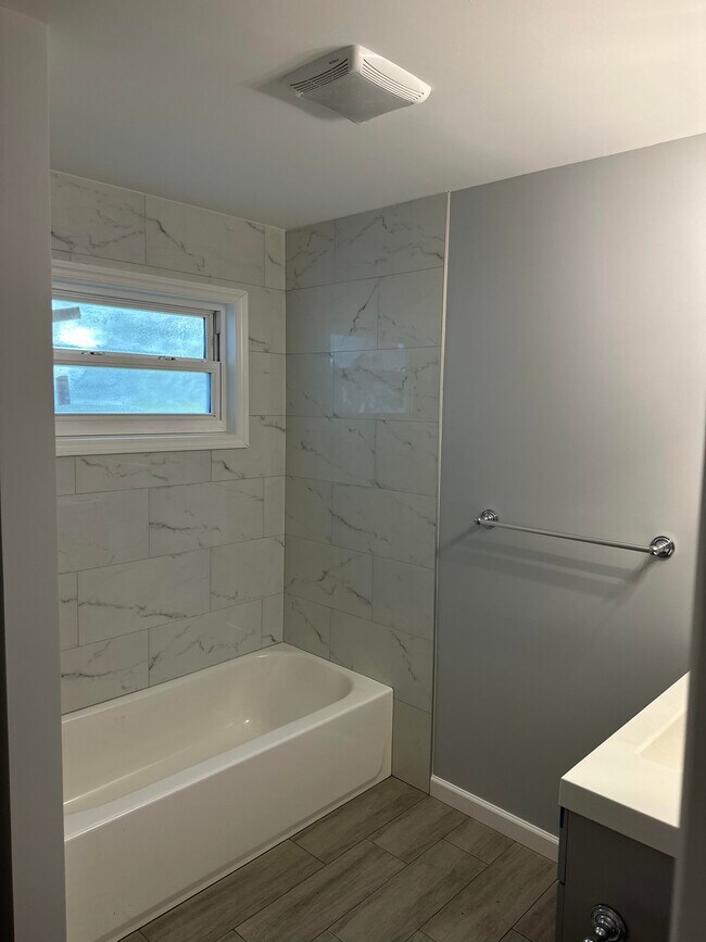 Building Photo - 8 Bella Coola Trl