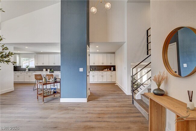 Building Photo - 2685 S Tenaya Way