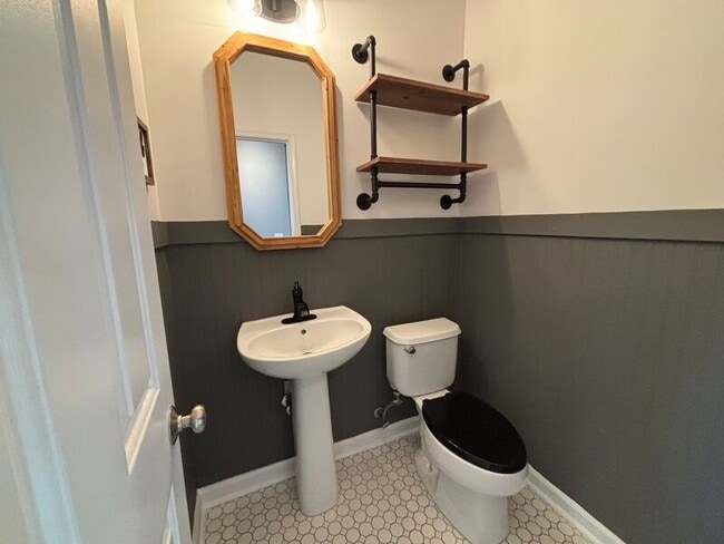 Building Photo - 112 Salinas Ct