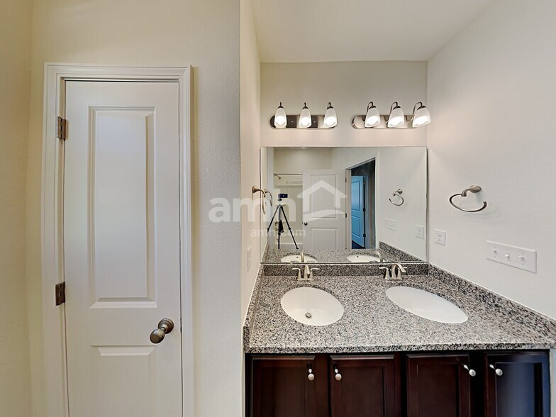 Building Photo - 34 Carlitos Way