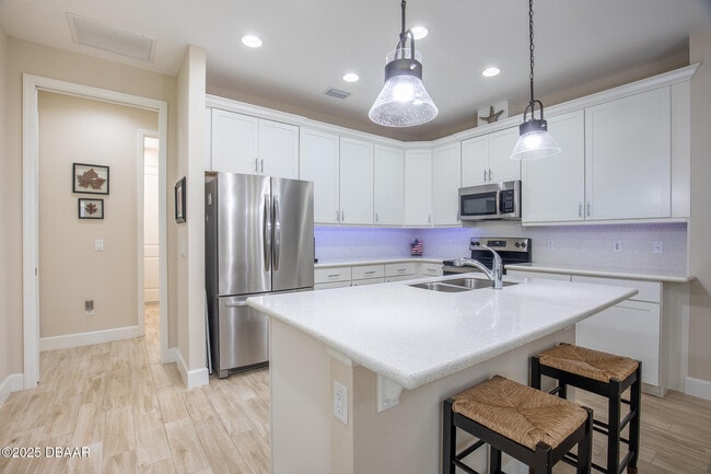 Building Photo - 225 St Somewhere Dr