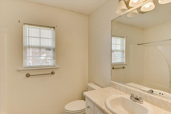 Building Photo - 1828 Heathers Way