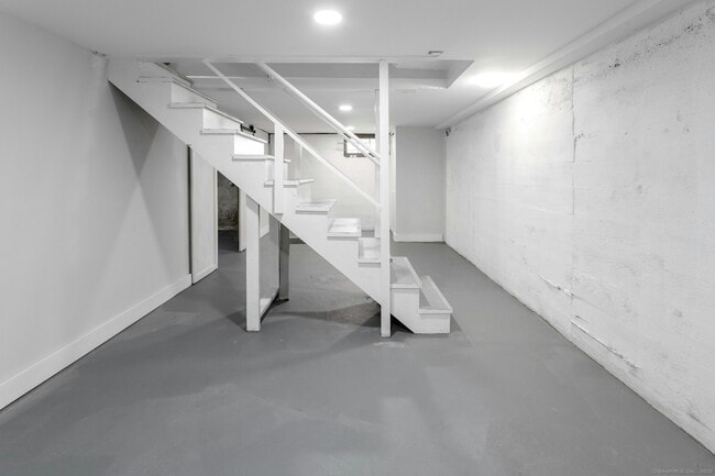 Building Photo - 184 Merritt St