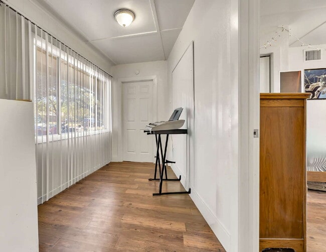 Building Photo - 520 Helena St