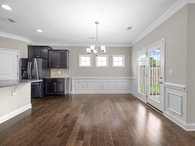 Building Photo - Beautiful 4 BR, 2 BA Home, 2 Car Garage wi...