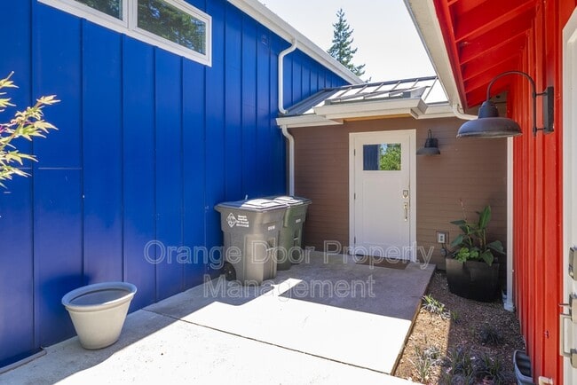 Building Photo - 7013 Stanich Ave