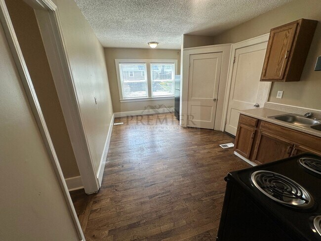 Building Photo - Rent $895 -5646 Lydia Ave, Kansas City, MO...