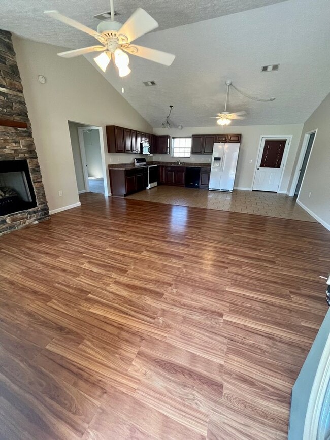 Building Photo - PET FRIENDLY!!!!