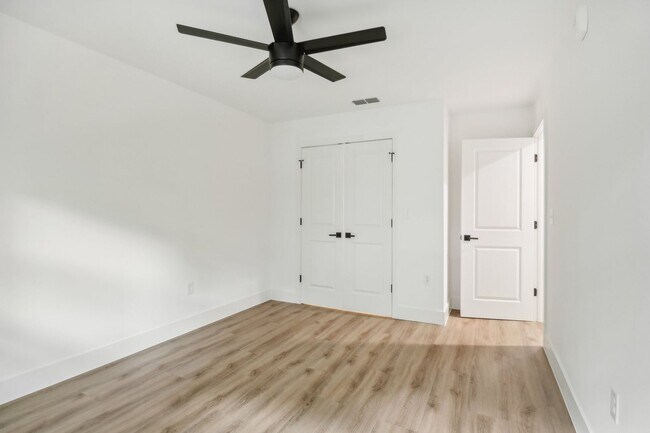 Building Photo - Welcome to San Marco Sq Apartments - CHECK OUT THIS 12mo LEASES - OFFERING our 2 bedroom apartmen...