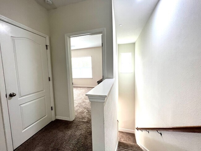 Building Photo - 1043 Taramundi Dr