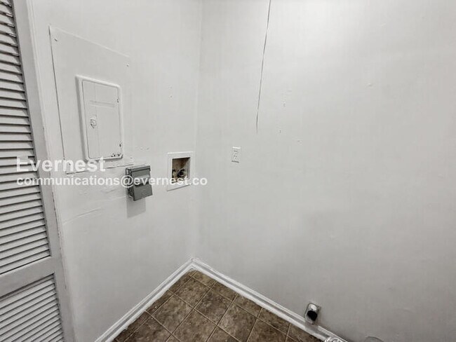 Building Photo - 426 Buckingham Cir