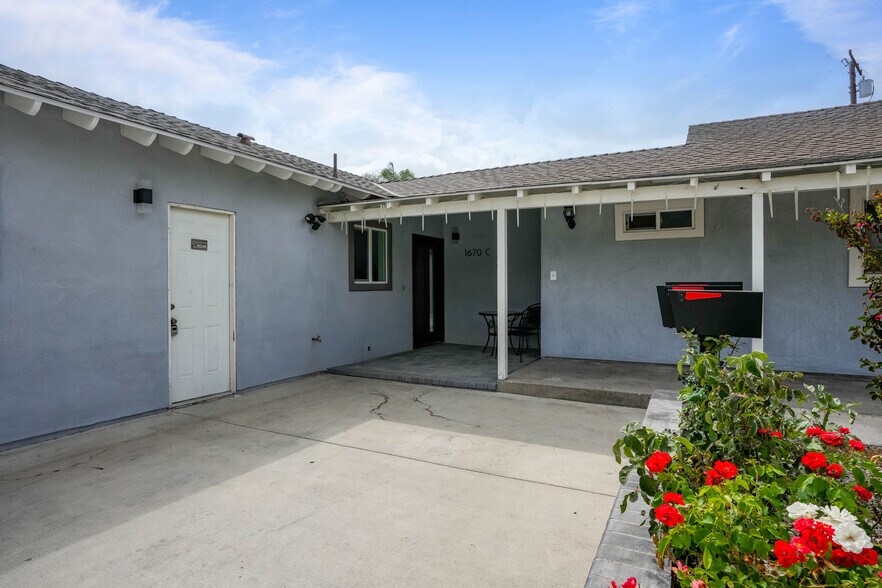 Building Photo - 1670 W Cerritos Ave