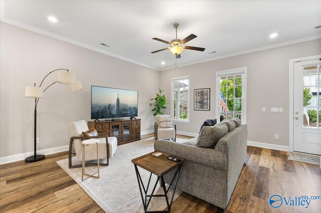 Building Photo - 38 Pine St