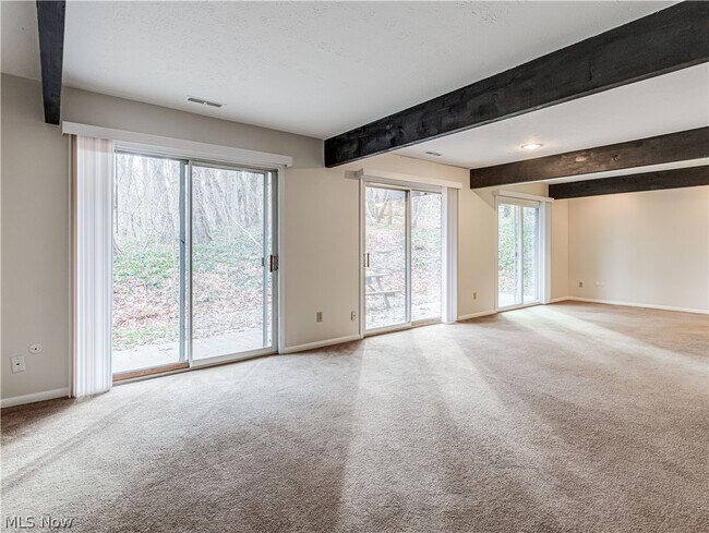 Building Photo - 2550 Chamberlain Rd