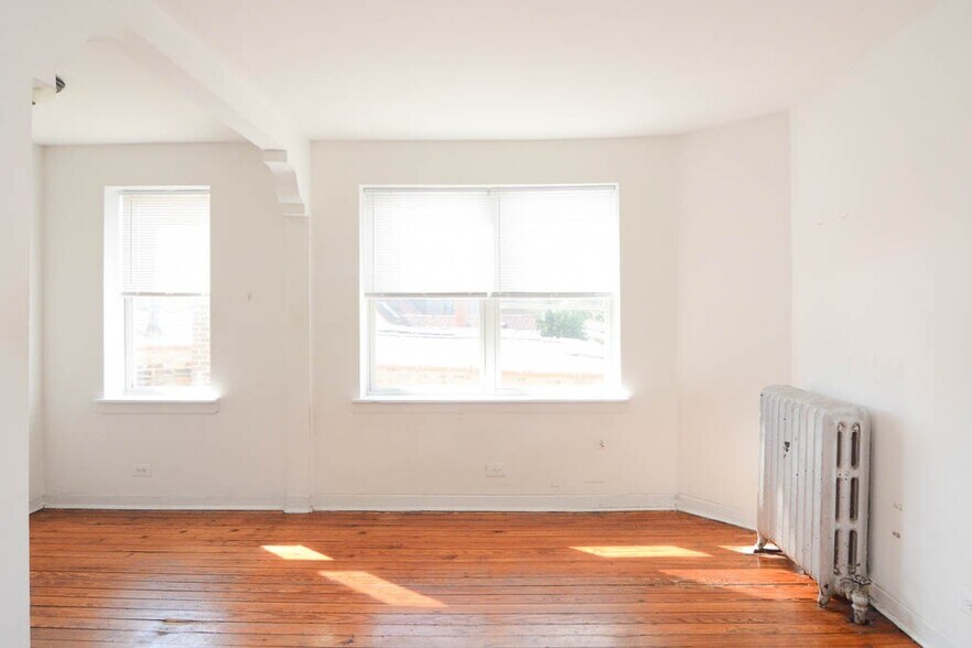 Building Photo - 4060 N Kenmore Ave