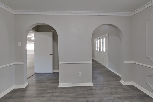 Building Photo - 2307 Hilton Head Dr