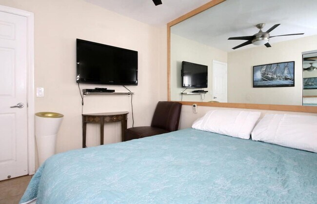 Building Photo - Beach front big duplex. Gustavo Lopez AMSI