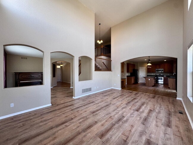 Building Photo - 7031 S Oak Hill Cir