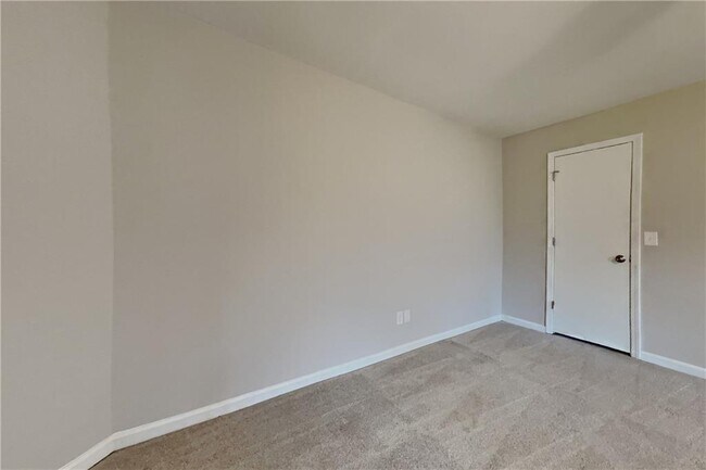 Building Photo - 5990 Bayside Dr NW