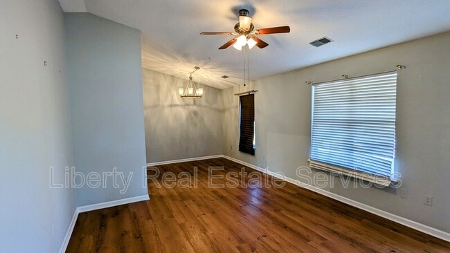 Building Photo - 215 Gordon St