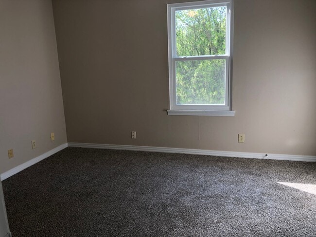 Building Photo - 102 C Kingsbury Ct 1/2 off 1st months rent